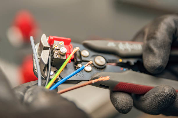 Best Affordable Emergency Electrician  in Calverton Park, MO
